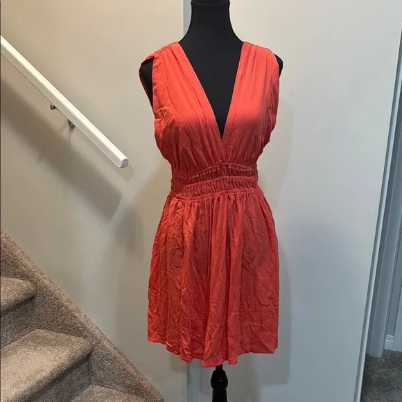 Stylish Red Open-Back Dress - Picture 2 of 5